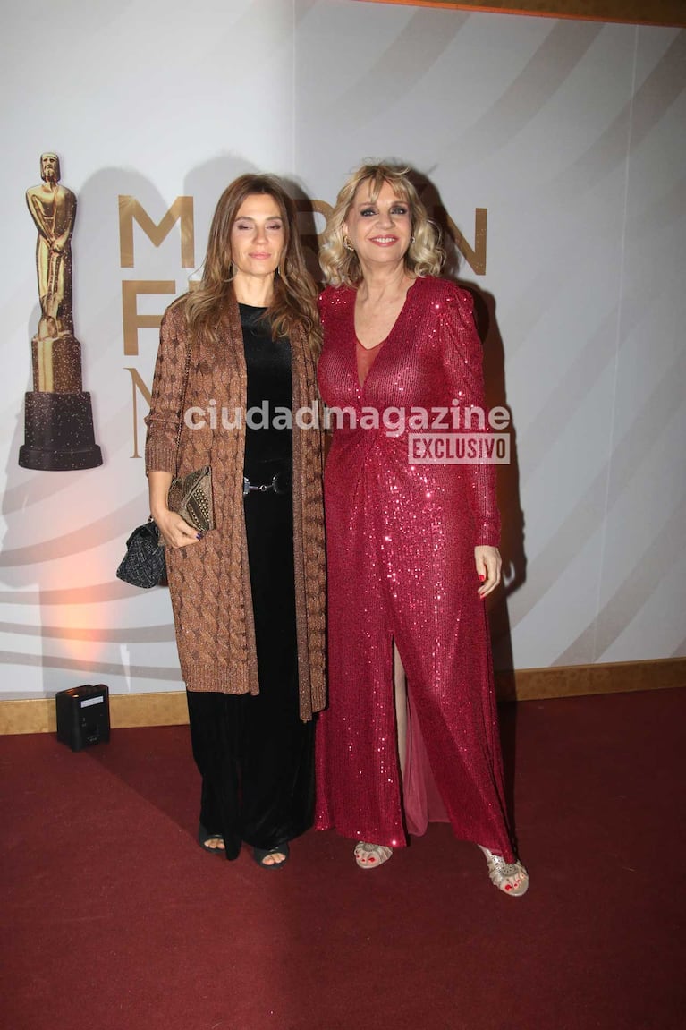 Teté Coustarot y acompañante (Foto: Movilpress)