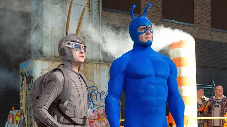 The Tick, también conocida como La garrapata, apuesta por el humor absurdo y los personajes excéntricos.