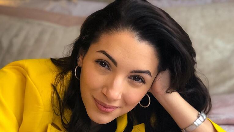 Thelma está enamorada y en pareja.