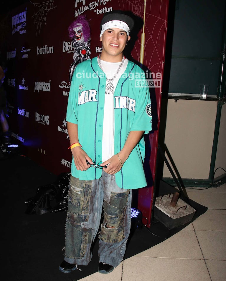 Thiago Medina, Daniela Celis y Julieta Poggio, de fiesta (Movilpress)