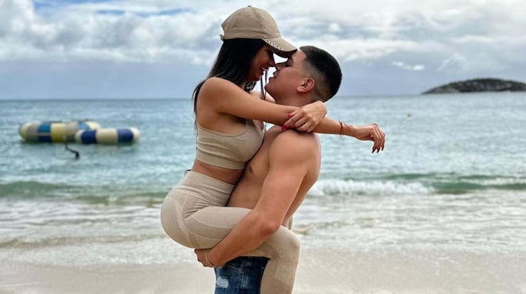 Thiago Medina y Daniela Celis. Foto: Instagram (@thi4go_km)