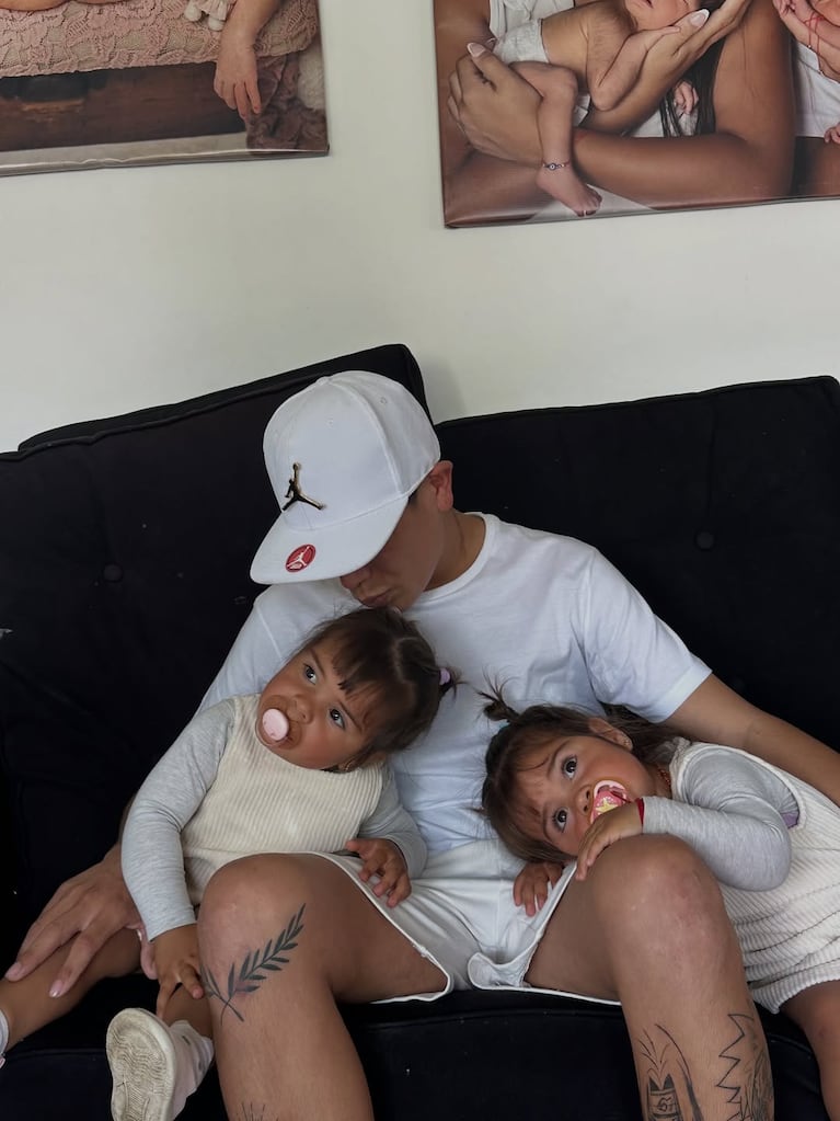 Thiago Medina y sus gemelas (Fotos: Instagram)