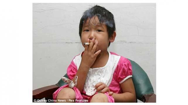 Tiene 3 años y es adicta al tabaco y a la cerveza