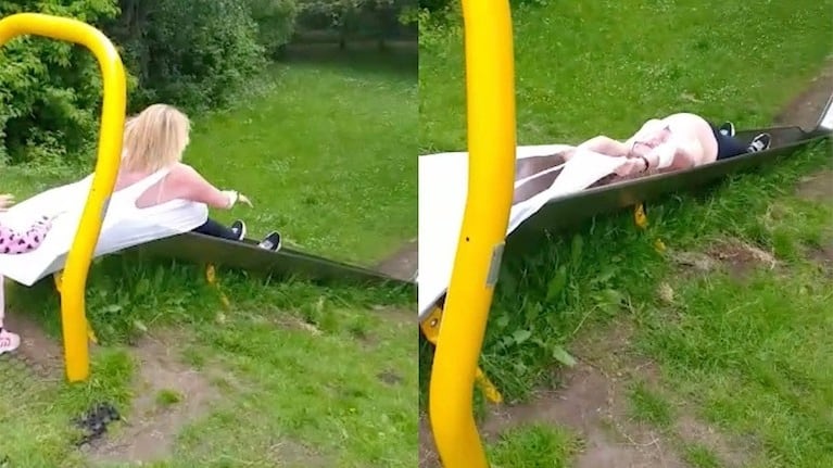 ¡Tierra, trágame!: Una mujer pierde su top al bajar por un tobogán