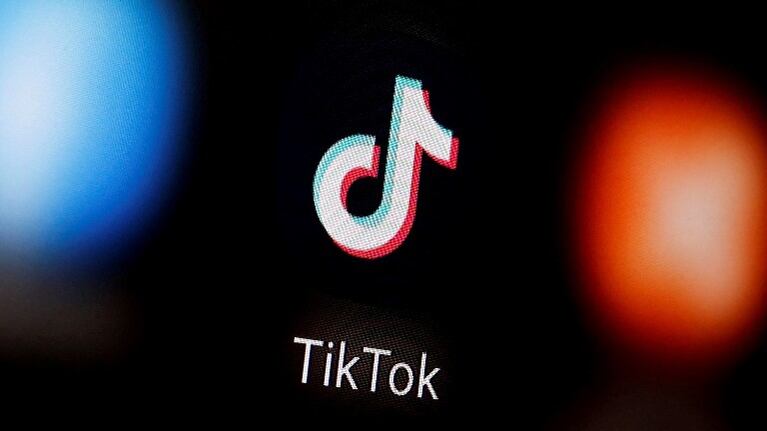 TikTok combina dos de sus herramientas favoritas para hacer un nuevo tipo de dúo. Foto:REUTER. 