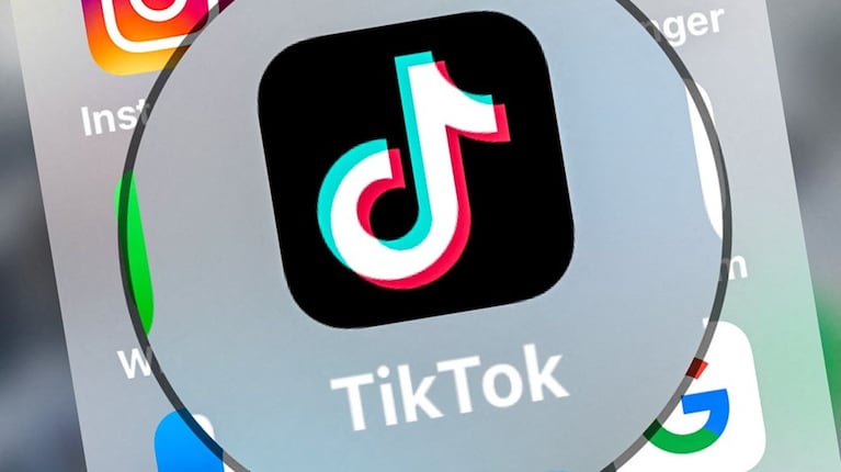 TikTok enfrenta un exploit de día cero que compromete cuentas a través de mensajes directos, afectando a Paris Hilton y CNN.

