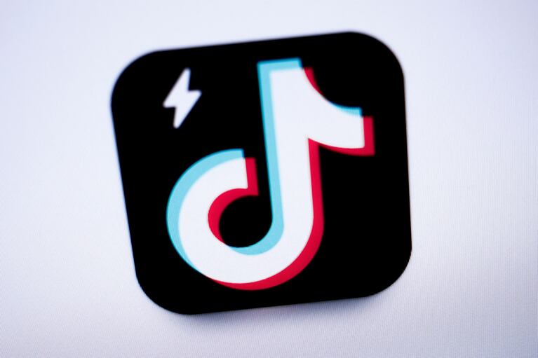 TikTok está desarrollando una función para clonar voces con Inteligencia Artificial (IA) a partir de texto en solo 10 segundos. 





