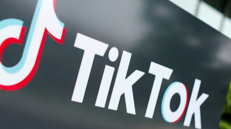 TikTok permite denunciar o bloquear hasta 100 comentarios y cuentas a la vez. Foto: Reuter.