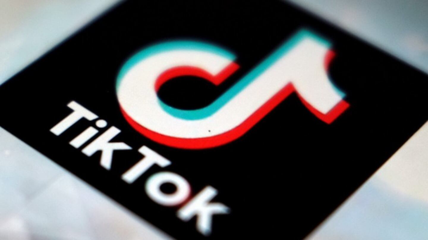 TikTok refuerza la privacidad de los menores de 18 años en los mensajes directos y quién puede ver sus vídeos. Foto: AP.