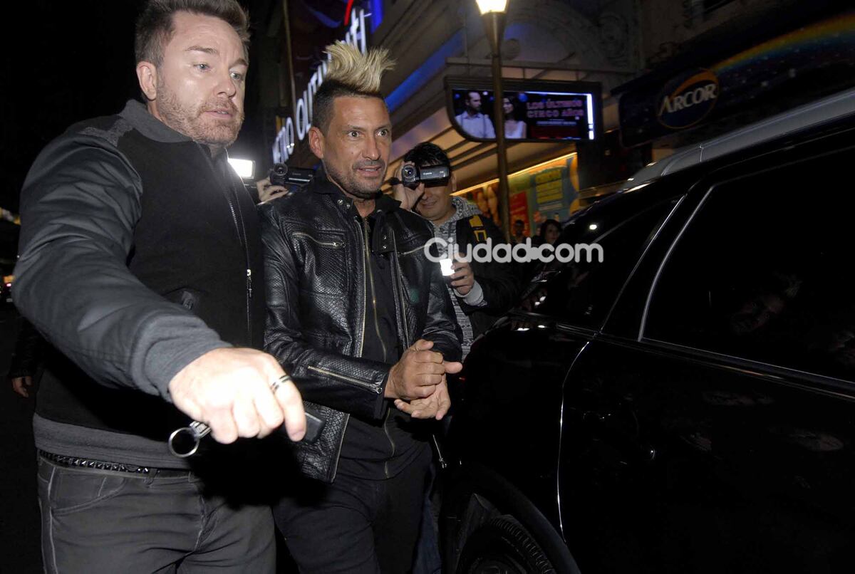 Tinelli y su familia fueron a ver a Guillermina al teatro (Fotos: Movillpress). 