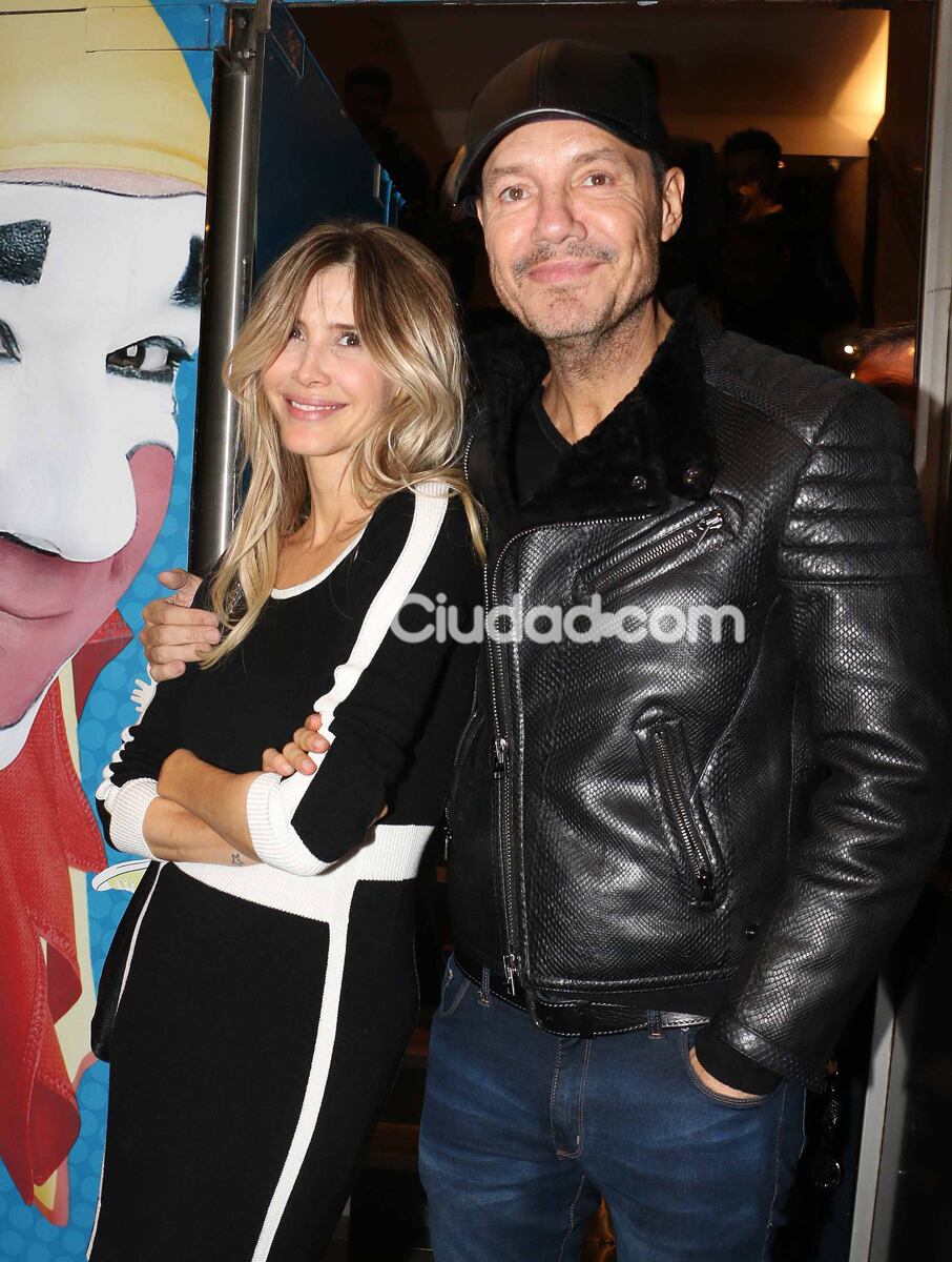 Tinelli y su familia fueron a ver a Guillermina al teatro (Fotos: Movilpress). 