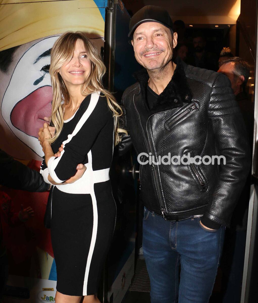 Tinelli y su familia fueron a ver a Guillermina al teatro (Fotos: Movilpress). 