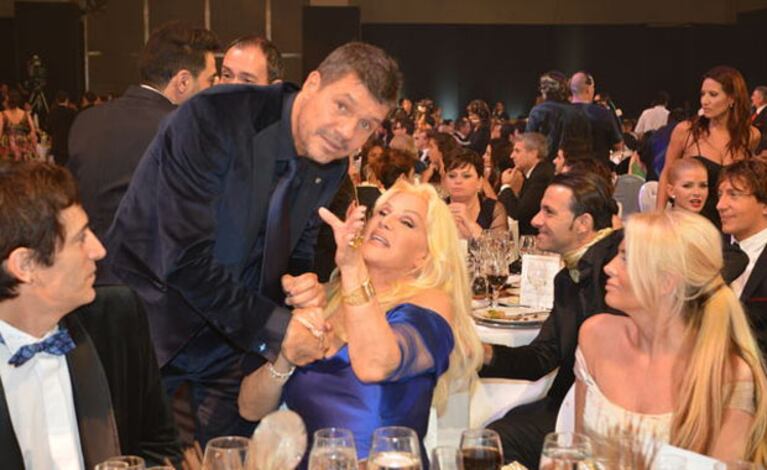 Tinelli y Susana, juntos en un Martín Fierro. Difícil que la imagen se repita este año. (Foto: archivo Web)