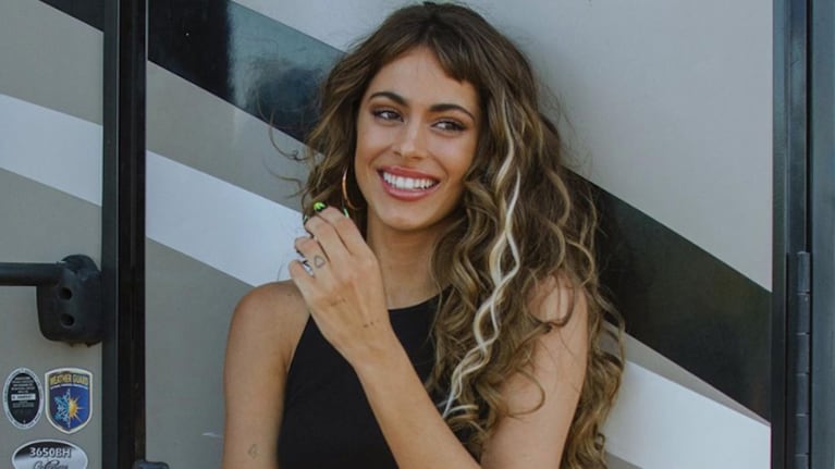 Tini grabará una canción con una cantante mexicana y otra española.