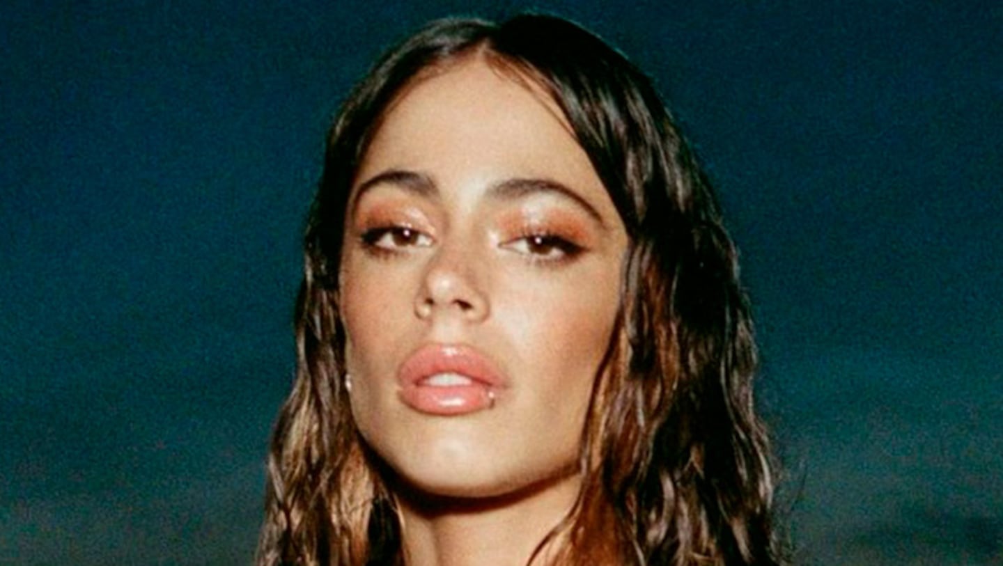 Tini Stoessel impactó con su cambio de look: se tiñó las cejas de fucsia.