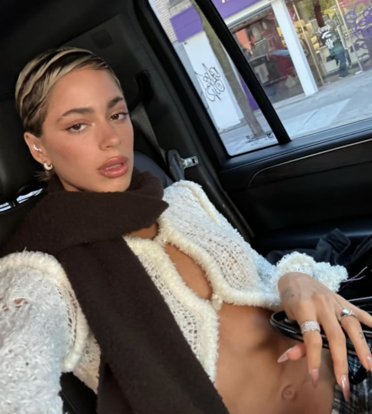 Tini Stoessel impactó con su extremo cambio de look y Emilia Mernes la elogió: “La que puede, puede”