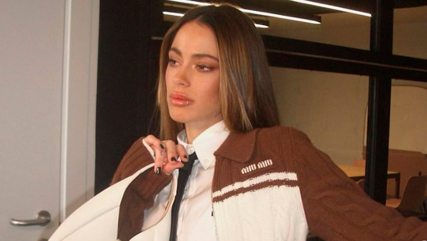 Tini Stoessel impactó con su look "colegiala".