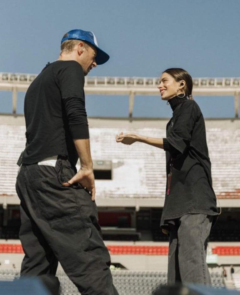 Tini Stoessel mostró el back con Chris Martin de Coldplay en River