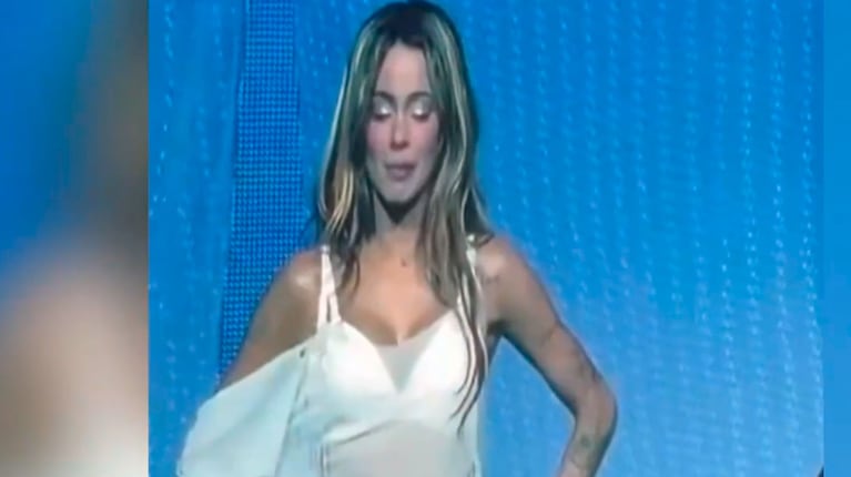 Tini Stoessel se quebró en su show en México (captura de eltrece)