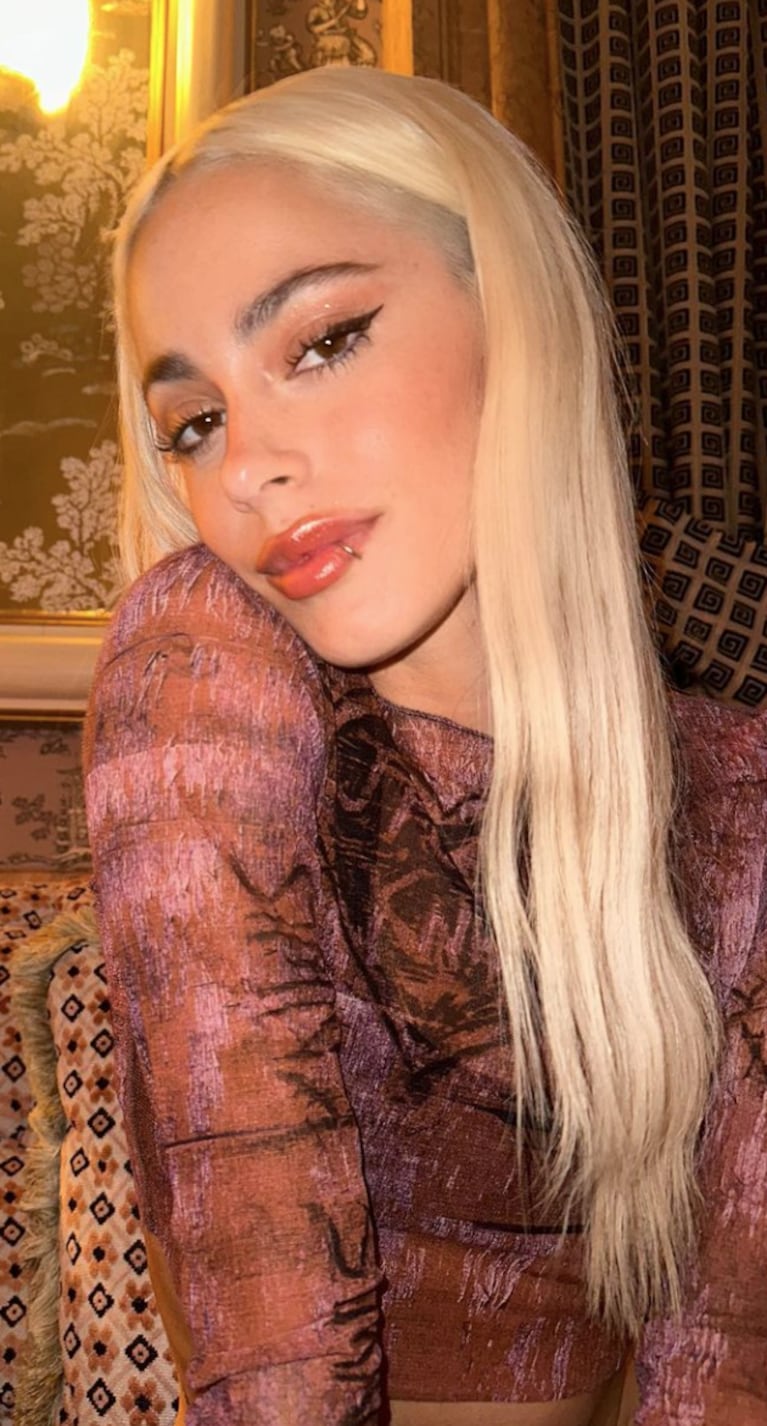 Tini Stoessel sorprendió con su radical cambio de look: cabello rubio platino y extensiones larguísimas