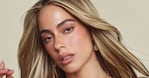 Tini Stoessel y la tendencia en accesorios que combina moda, astrología y personalidad