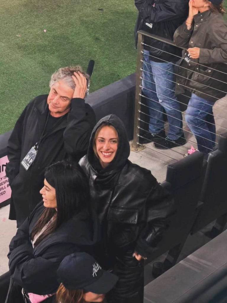 Tini Stoessel y Rodrigo de Paul en el Chase Stadium  (Foto: Instagram @naiaravecchio)
