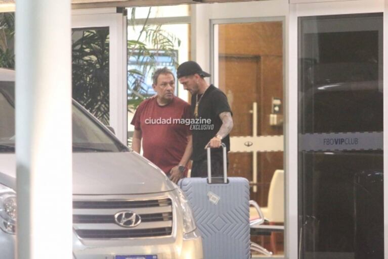 Tini Stoessel y Rodrigo de Paul llegaron juntos a la Argentina: las fotos de la intimidad de la pareja