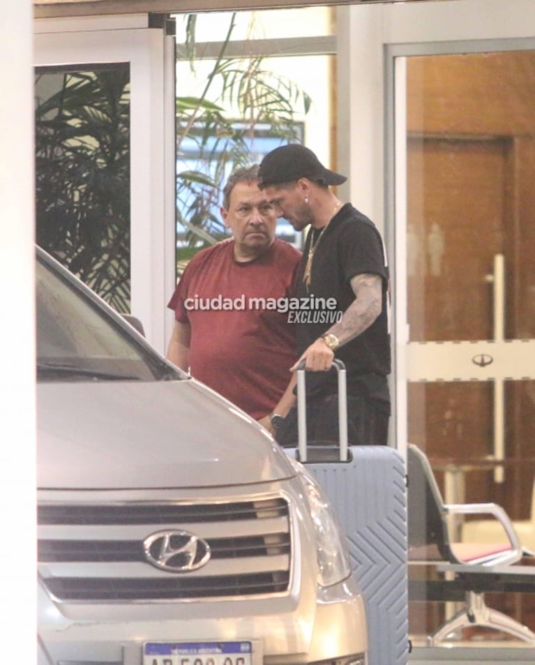 Tini Stoessel y Rodrigo de Paul llegaron juntos a la Argentina: las fotos de la intimidad de la pareja