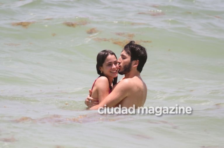 Tini Stoessel y Sebastián Yatra, apasionados en Tulum: mimos, besos y manito indiscreta durante sus vacaciones