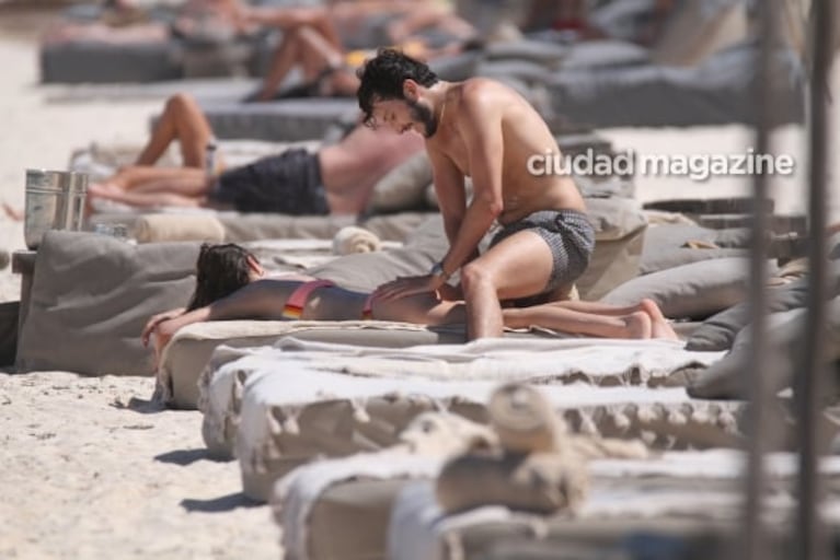 Tini Stoessel y Sebastián Yatra, apasionados en Tulum: mimos, besos y manito indiscreta durante sus vacaciones