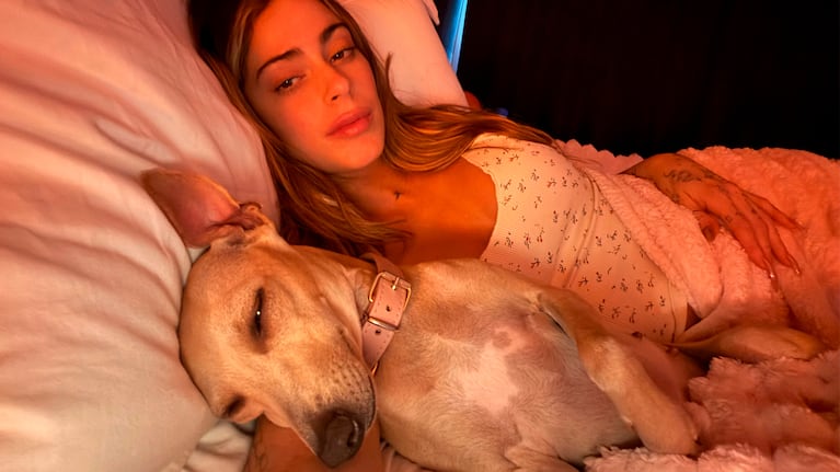 Tini Stoessel y su perrita (Foto: Instagram @tinistoessel)