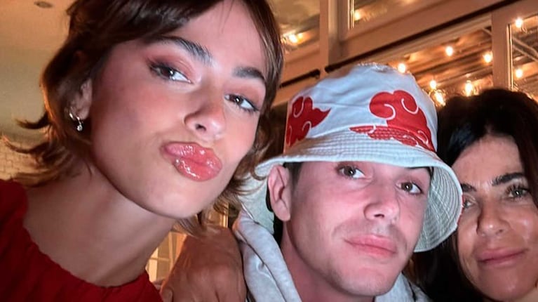 Tini y Fran Stoessel y Mariana Muzlera (Foto: Instagram @mluciamuz)