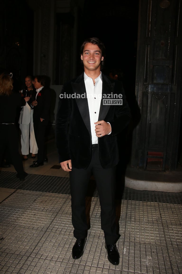 Tiziano Gravier brilló con su look en un evento de lujo (Foto: Movilpress).