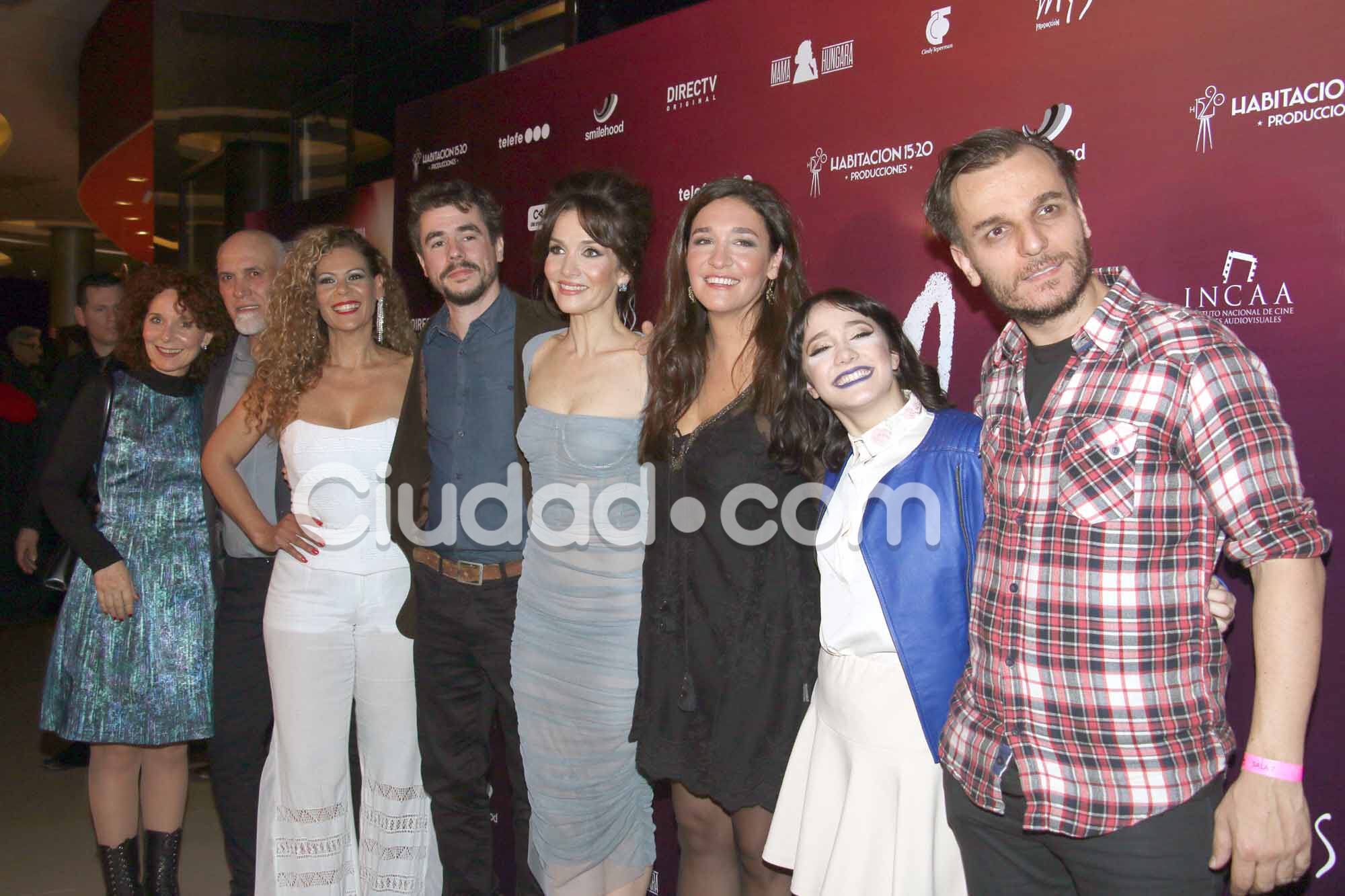 Todo el elenco de Gilda, protagonizada por Natalia Oreiro. (Foto: Movilpress)