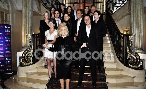 Todo el elenco en la presentación de La Dueña. (Foto: Jennifer Rubio)