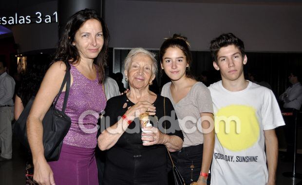 Todos los famosos en el estreno de Tesis sobre un homicidio (Foto: Jennifer Rubio). 