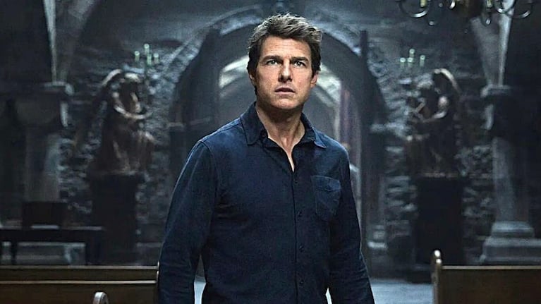 Tom Cruise interpreta a Nick Morton, un mercenario que se dedica a saquear yacimientos arqueológicos.