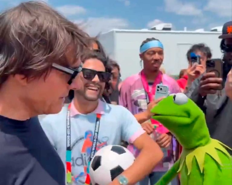 Tom Cruise y Kermit (Renée) Foto: X.com / @Kalshi_Film