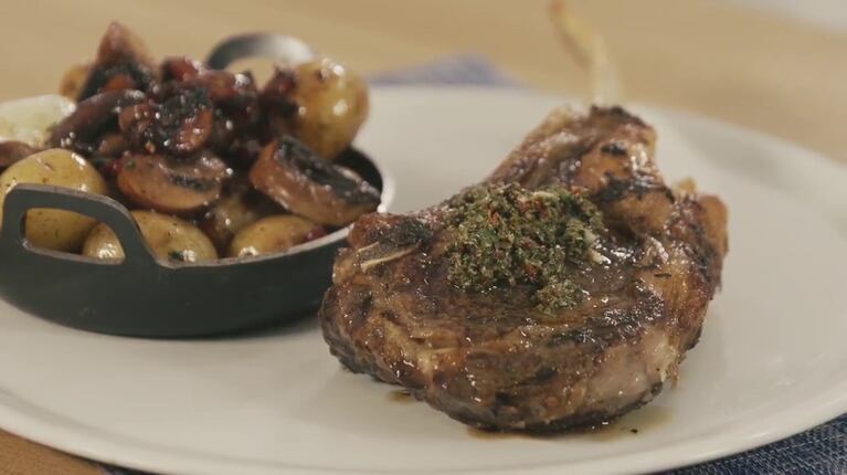 Tomahawk con cebollas caramelizadas: una receta ideal para disfrutar con amigos 