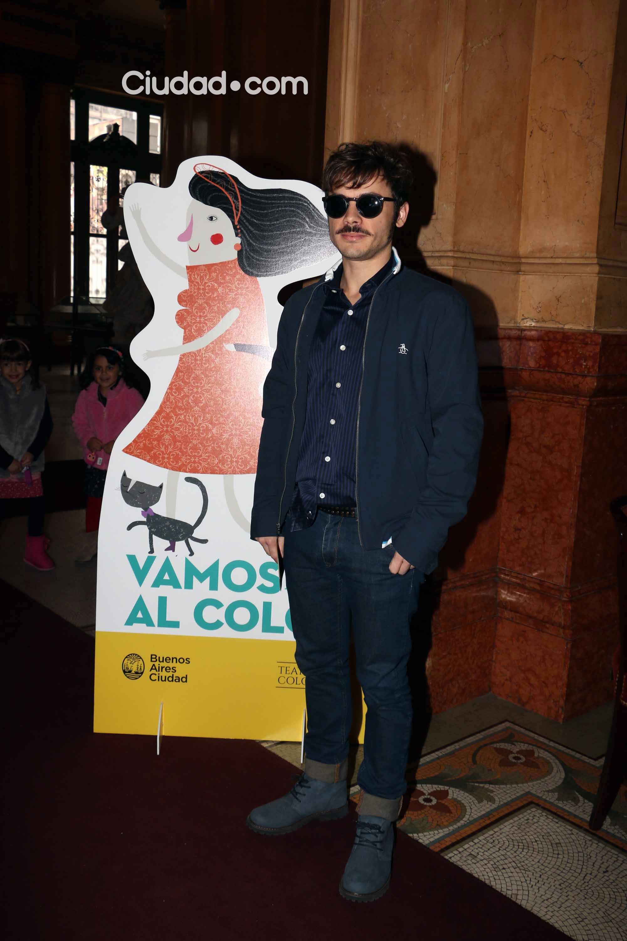 Tomás Fonzi fue al Colón (Foto: Movilpress)