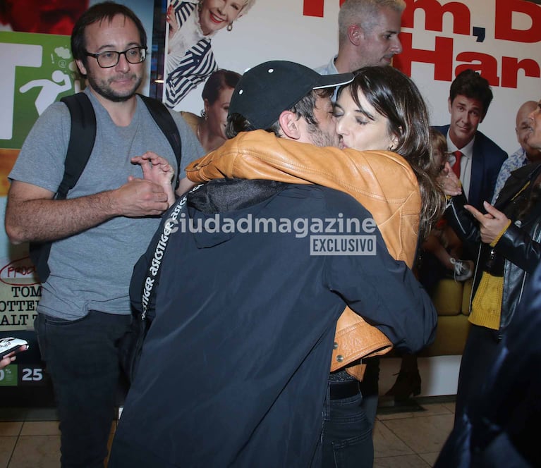 Tomás Fonzi y Leticia Lombardi, enamorados en el teatro (Foto: Movilpress).