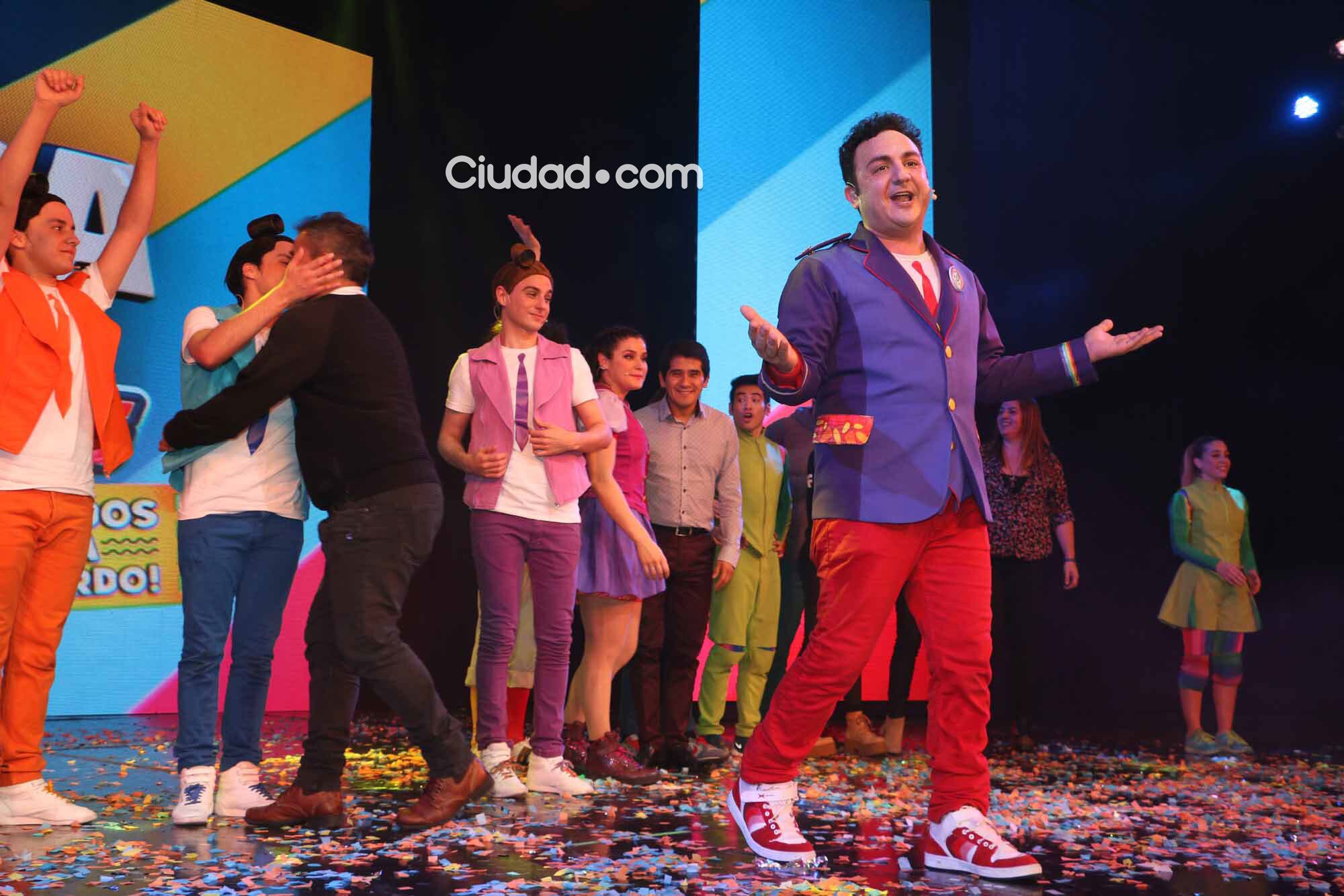 Topa y una función teatral rodeado de famosos Foto: Movilpress)