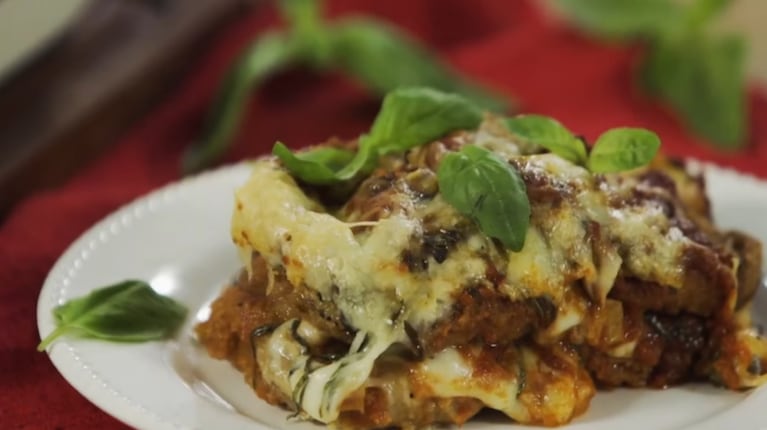 Torre de berenjenas a la parmesana: la receta para sorprender en la mesa  