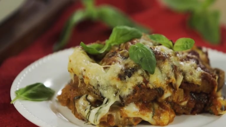 Torre de berenjenas a la parmesana: la receta para sorprender en la mesa