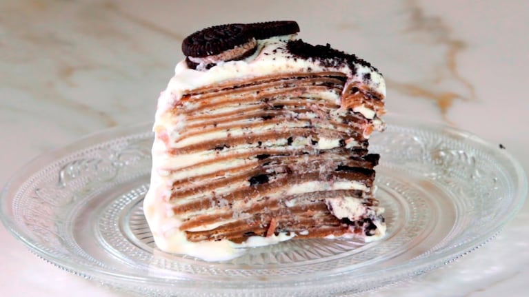 Torre de crepes de cacao: un postre elegante y delicioso para cualquier ocasión