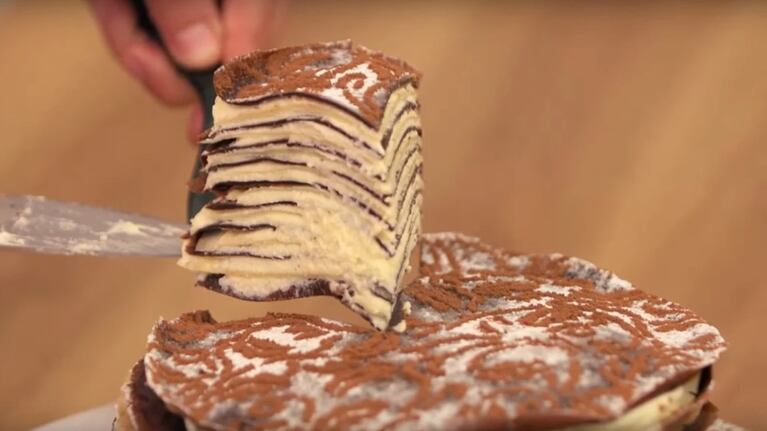 Torre de panqueques blancos y negros: hace este postre perfecto con una receta fácil