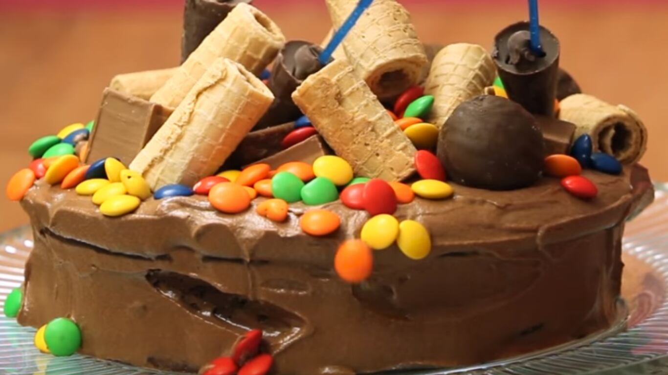 Torta de golosinas, una receta para ganarte el corazón de los chicos