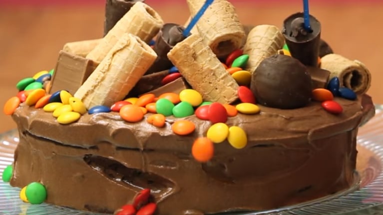 Torta de golosinas, una receta para ganarte el corazón de los chicos