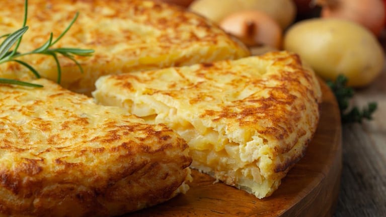 Tortilla de papas cremosa con interior jugoso. Crédito Web