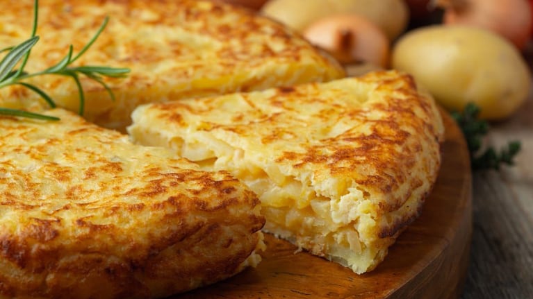 Tortilla de papas cremosa con interior jugoso. Crédito Web